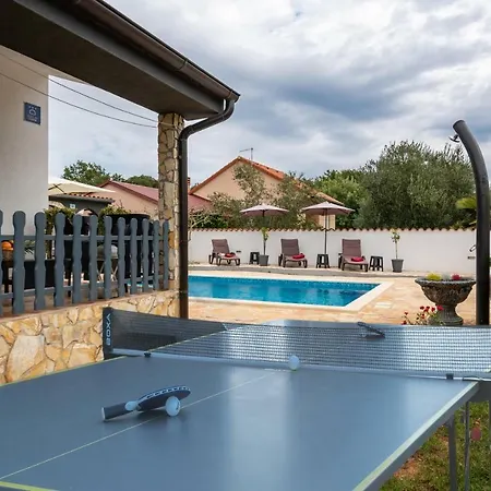 Sneki Villa *